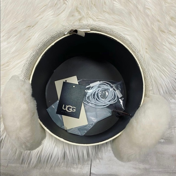 UGG earmuffs with audio - Picture 2 of 2